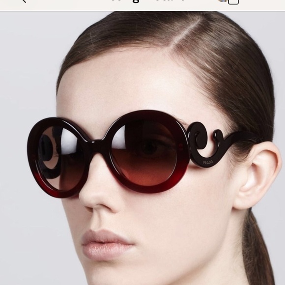 Prada - Picture 1 of 5